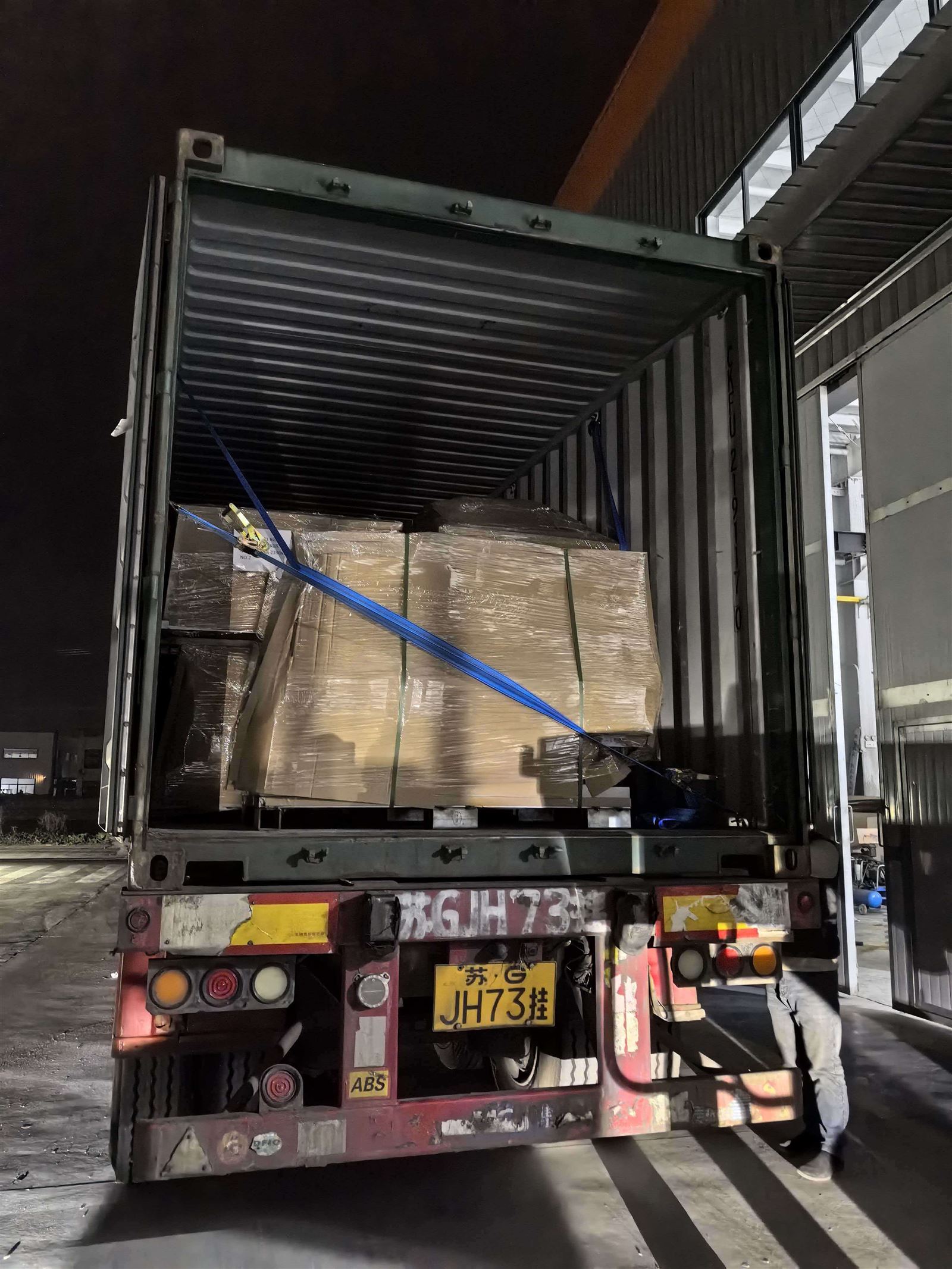 fiberglass grating pallets loaded for night-time shipment at FRP grating factory fiberglass grating pallets loaded for night-time shipment at FRP grating factory
